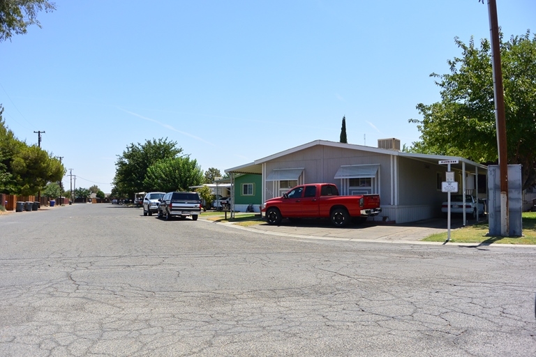 Fairview Mobile Home Park in Coalinga, CA - Building Photo