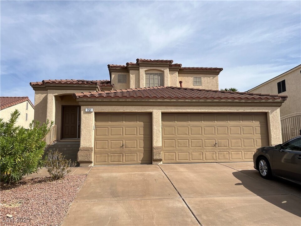 751 Cam La Paz in Henderson, NV - Foto de edificio