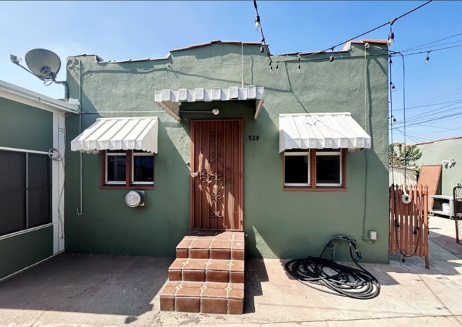 725 E 81st St in Los Angeles, CA - Building Photo - Building Photo