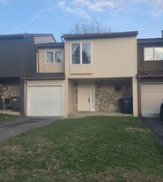 347 Tamarack Dr in Allentown, PA - Building Photo