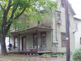 Monomonock Rd in Mountainhome, PA - Foto de edificio - Building Photo