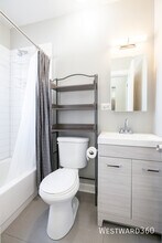 3650 W Eddy St in Chicago, IL - Building Photo - Building Photo