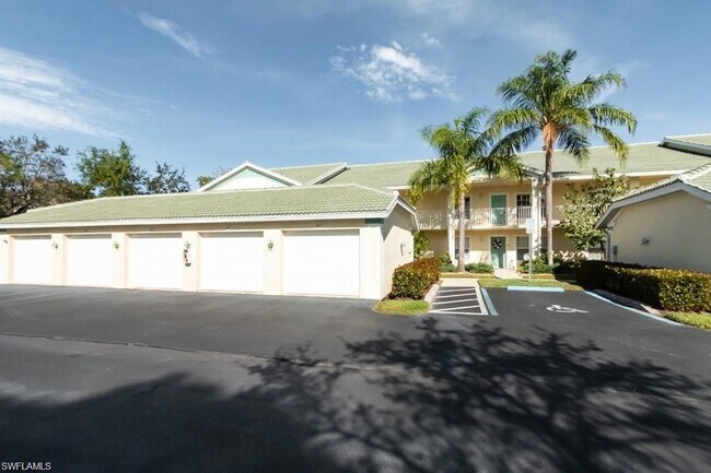 4985 Sandra Bay Dr, Unit 201 in Naples, FL - Building Photo - Building Photo