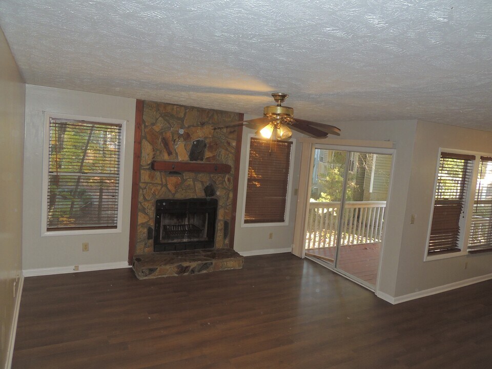 1018 Wood Creek Dr in Fayetteville, NC - Building Photo