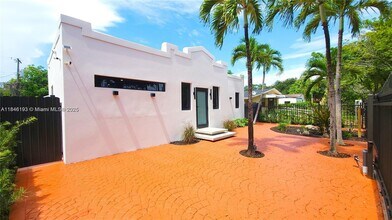 819 NW 48th St in Miami, FL - Building Photo - Building Photo