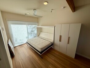 81 Angela Ave in San Anselmo, CA - Foto de edificio - Building Photo