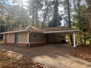 2191 Beecher Cir SW in Atlanta, GA - Building Photo - Building Photo