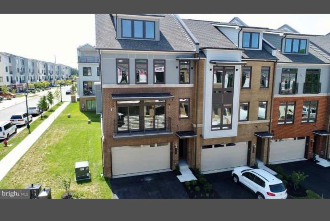 1702 Gray Shale Ter SE in Leesburg, VA - Foto de edificio