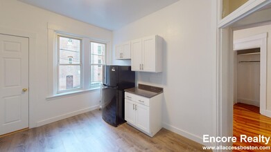 1391 Commonwealth Ave, Unit A in Boston, MA - Building Photo - Building Photo