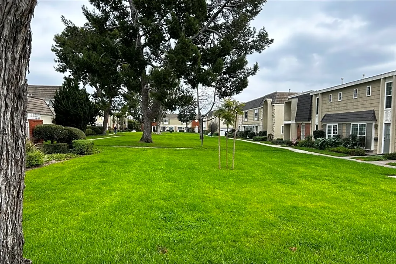 10071 San Miguel Ct in Fountain Valley, CA - Building Photo