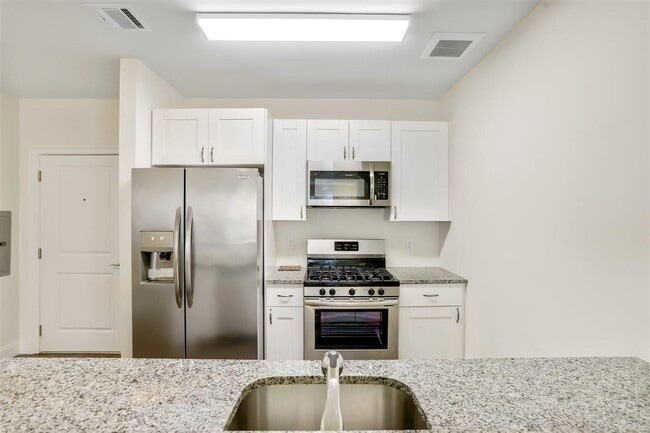 90 CLINTON Ave in Newark, NJ - Building Photo - Building Photo