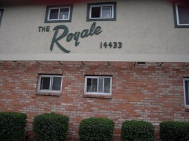 Royale Apartments in San Leandro, CA - Building Photo