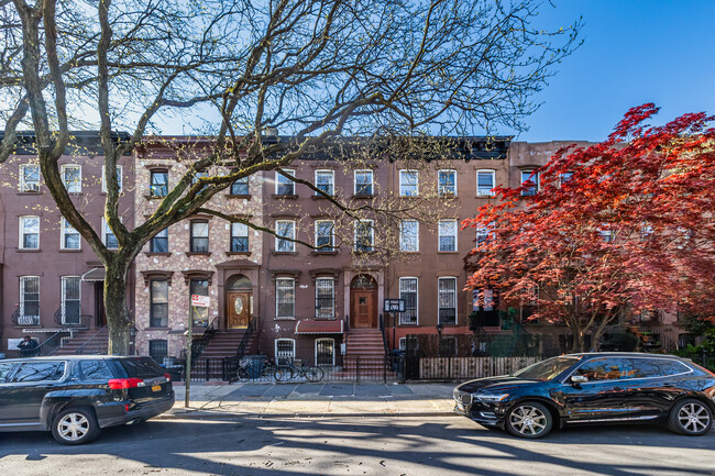 302 Macon St in Brooklyn, NY - Foto de edificio - Building Photo