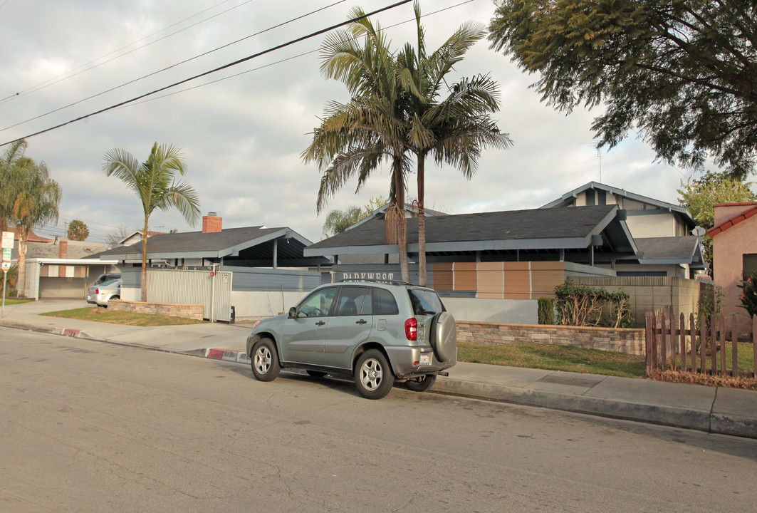 Park West in Bellflower, CA - Building Photo