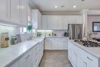 145 W Hawthorn St in San Diego, CA - Building Photo - Building Photo