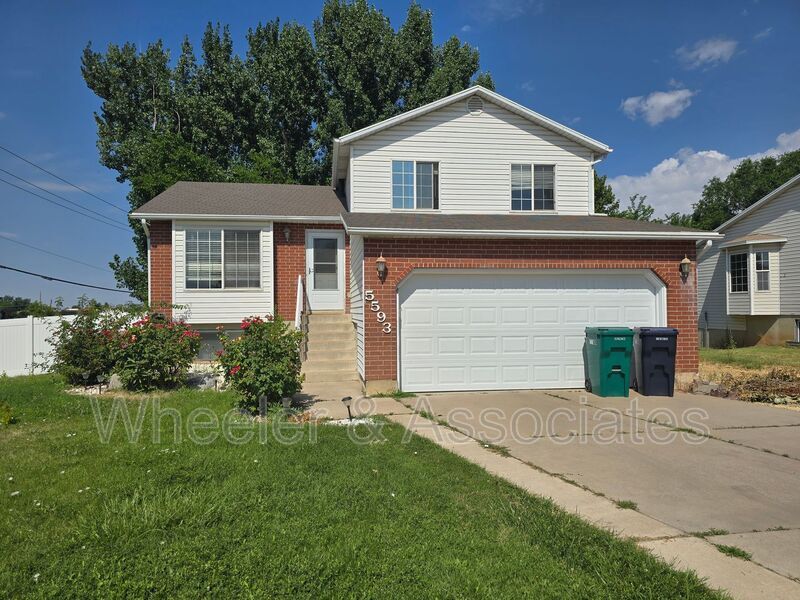5593 S 3375 W in Roy, UT - Foto de edificio