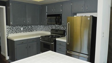 4335 Morro Dr in Woodland Hills, CA - Foto de edificio - Building Photo