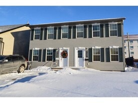 8407-8487 87 St in Fort St John, BC - Building Photo