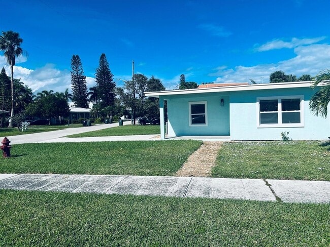 1400 Binney Dr in Fort Pierce, FL - Foto de edificio - Building Photo