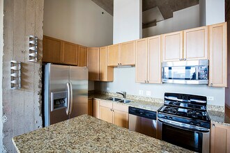 320 E 21st St, Unit 614 in Chicago, IL - Building Photo - Building Photo