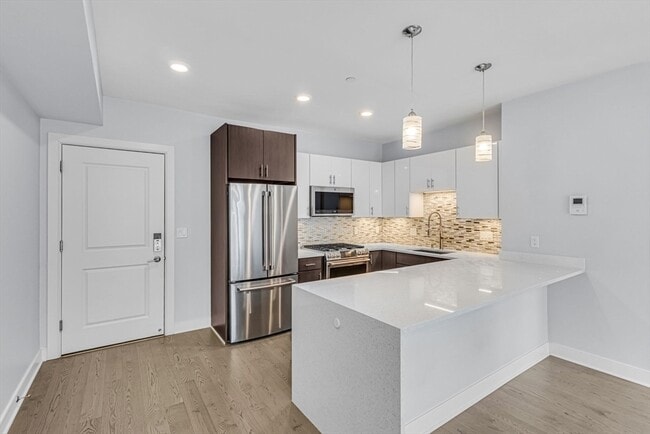 2 Cliveden St in Quincy, MA - Building Photo - Building Photo