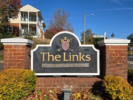 9421 Links Ln in Glen Allen, VA - Building Photo