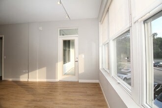 229 Park Ave, Unit LW-11 in Clarendon Hills, IL - Building Photo - Building Photo
