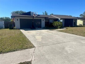 5832 Countrywood Dr in Sarasota, FL - Building Photo