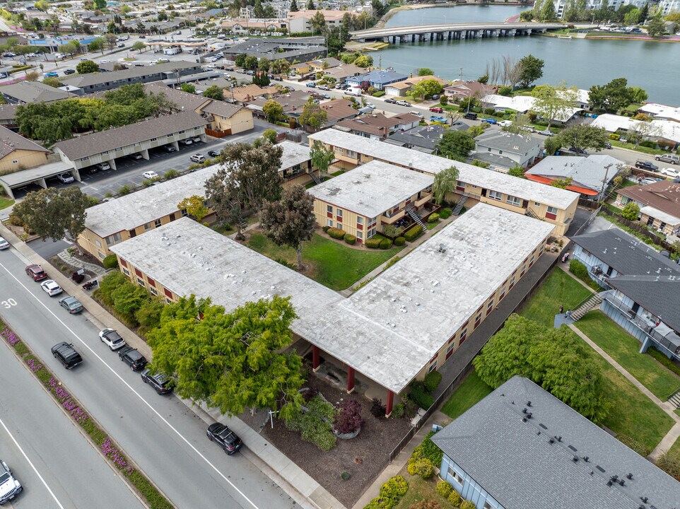 Fountaine East Condominiums in San Mateo, CA - Foto de edificio