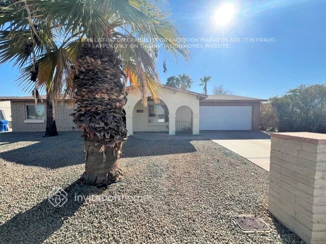 property at 3241 E Sunnyside Dr