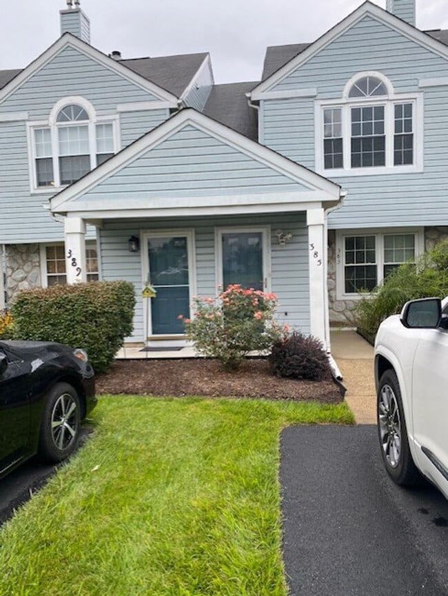 385 Independence Dr in Holland, PA - Building Photo - Building Photo