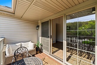 2264B Circle Ridge, Unit 2264B in Delafield, WI - Building Photo - Building Photo