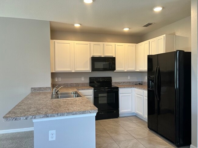 136 Fall Glo Rd in Winter Haven, FL - Building Photo - Building Photo