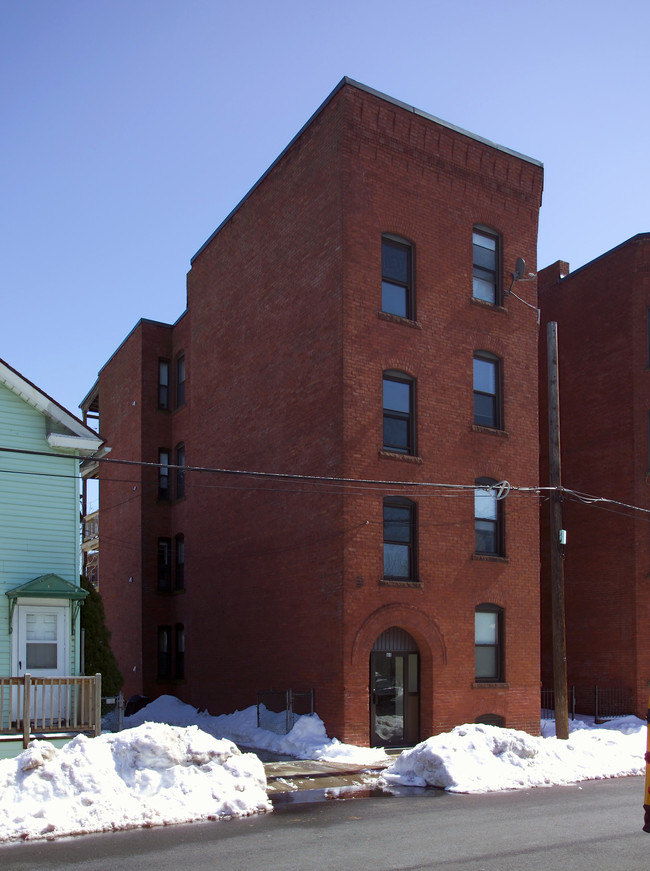 68 N Bridge St in Holyoke, MA - Foto de edificio - Building Photo