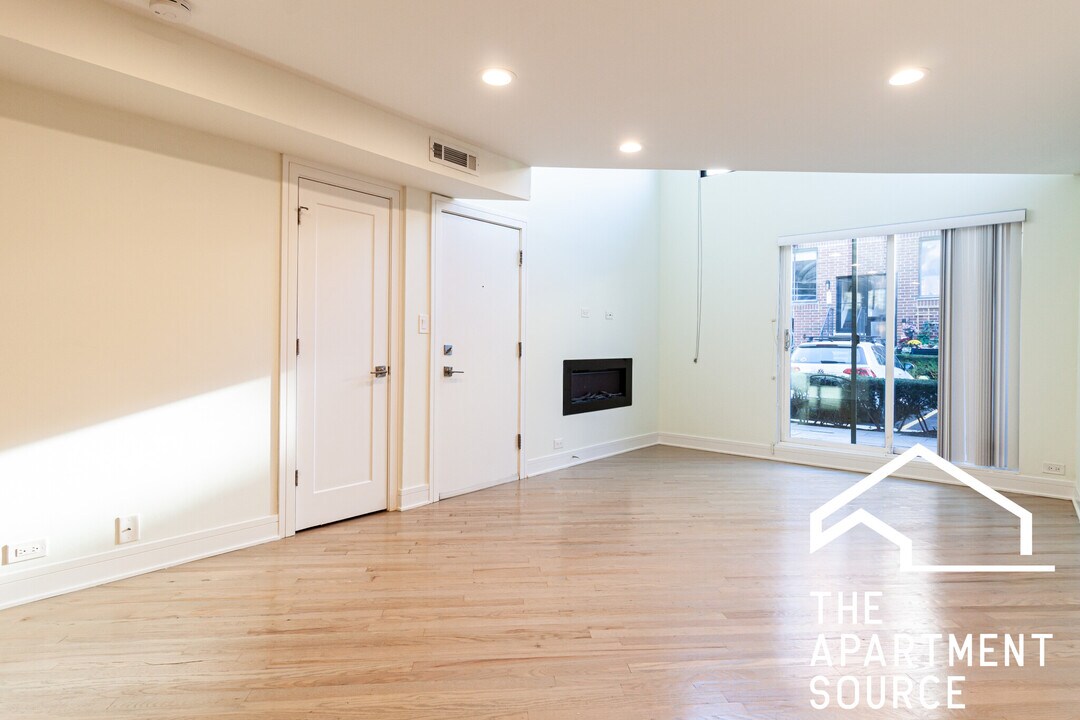 939 W Grace St, Unit 101 in Chicago, IL - Building Photo