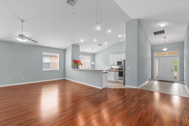 property at 800 Crestwood Dr