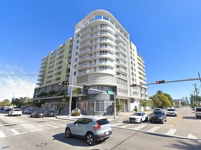 219 NW 12th Ave, Unit 705 in Miami, FL - Foto de edificio - Building Photo