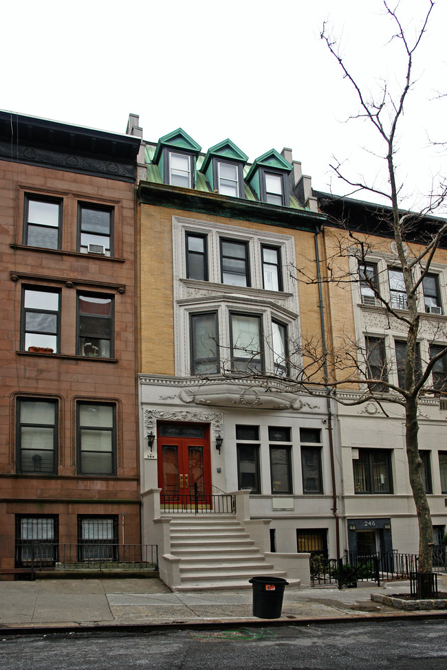 244 W 71st St in New York, NY - Building Photo - Building Photo