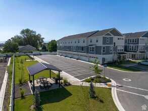 1784 W 200 S St in Pleasant Grove, UT - Foto de edificio - Building Photo