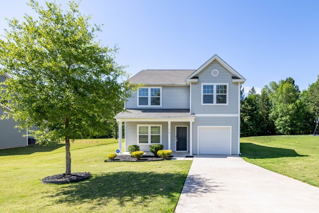 710 Yorkshire Dr in Albemarle, NC - Building Photo