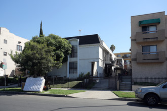 324 N Heliotrope Dr in Los Angeles, CA - Building Photo - Primary Photo