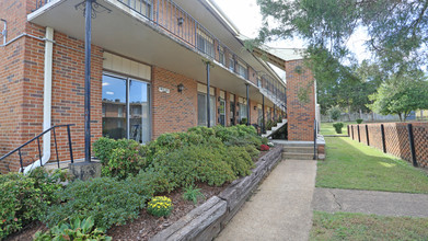 TriWood Apartments in Decatur, AL - Foto de edificio - Building Photo