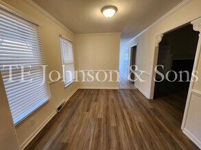 2352 Silas Creek Pkwy in Winston-Salem, NC - Building Photo - Building Photo