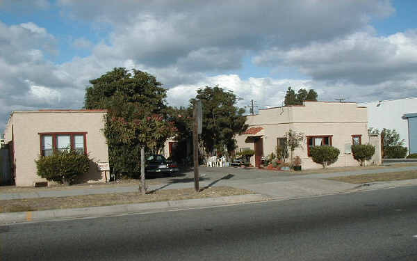 2219 Pacific Coast Hwy in Lomita, CA - Building Photo - Building Photo