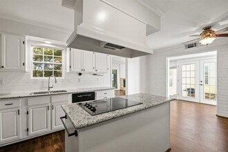 12848 Westleigh Dr in Houston, TX - Building Photo - Building Photo