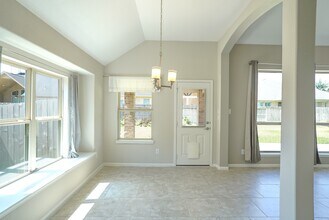 7818 Lake Commons Dr in Rosenberg, TX - Building Photo - Building Photo