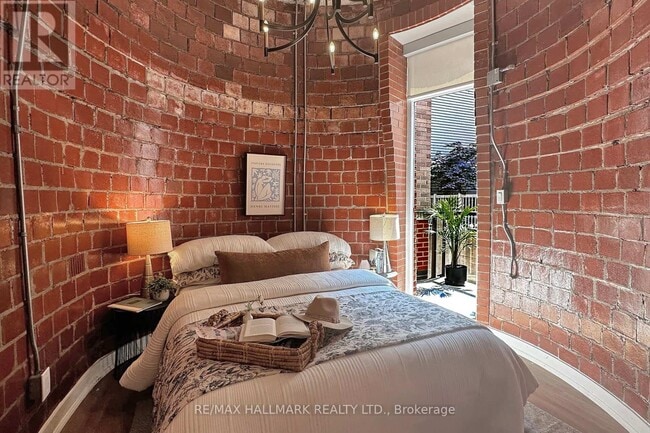 property at 10-210 Wellesley Pl