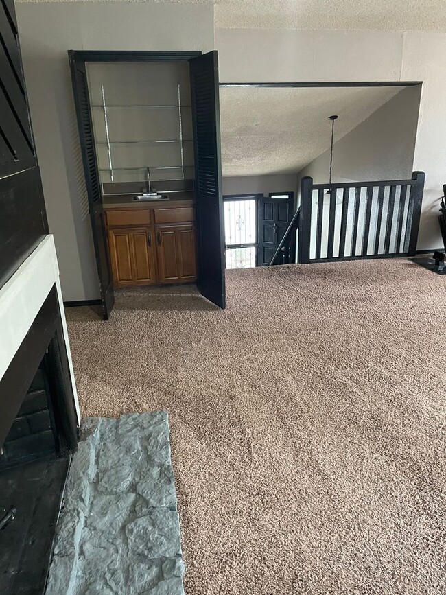 property at 6148 S Lakewood Ave