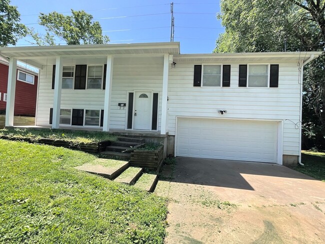 property at 2942 E Erie St