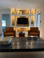 11201 NE 10th Ave in Biscayne Park, FL - Building Photo